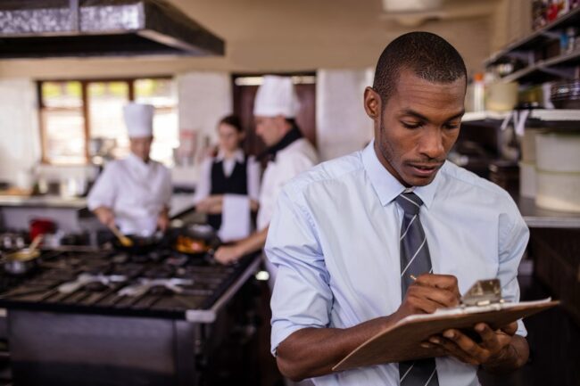 how to be a successful restaurant manager
