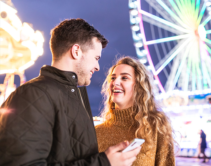 happy-couple-at-amusement-park