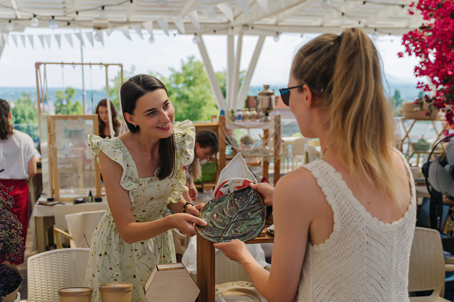 selling-in-outdoor-retail-spaces